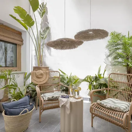 Montroig 5 Boutique Апарт-готель