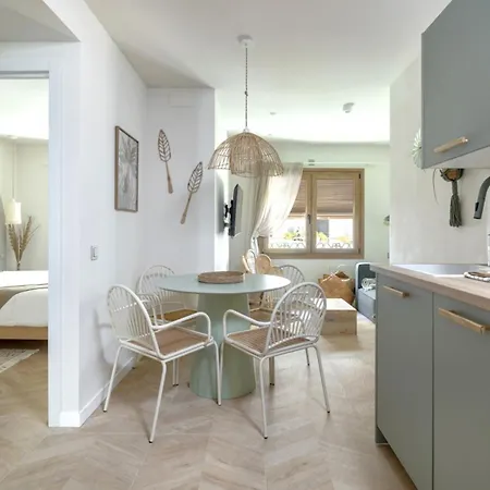 Montroig 5 Boutique Aparthotel