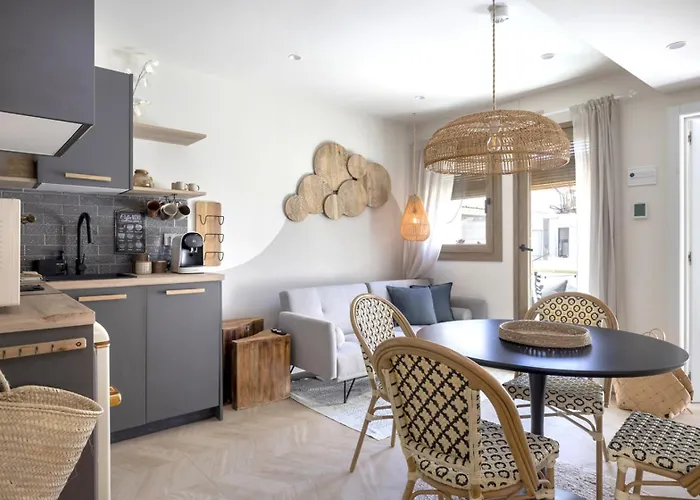 Montroig 5 Boutique Сиджес